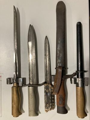 FRANCE. Baïonnettes modifiées en couteaux de combat, lot de …