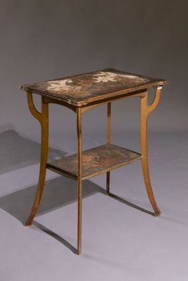 Table de salon en bois à décor pyrogravé de lys épanouis polychromes e - Photo 1