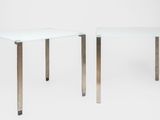 paire de tables d'appoint en chrome et en verre