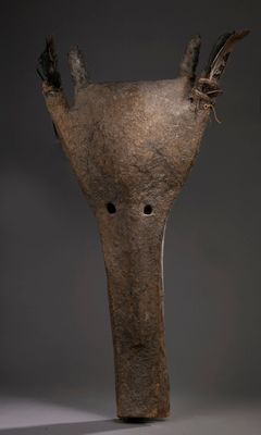deux vases qui ont été conçus pour ressembler à des animaux