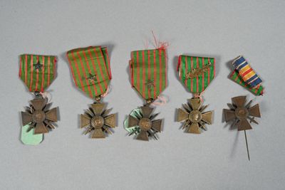 FRANCE. Croix de guerre 1°Guerre de différents millésimes (5…