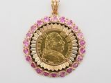 un pendentif « sovereign » en or serti de saphirs roses