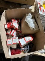 Cinq cartons de boites d'encastrement et commande bouton éle… (photo 2)