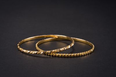 Deux bracelets joncs en or jaune 750‰. - Photo 1