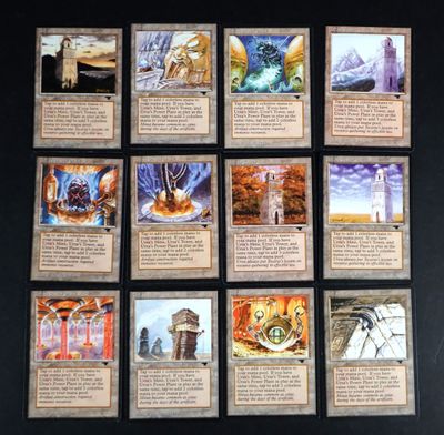 une photo montrant un jeu de cartes posé sur une table