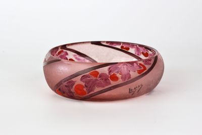 bracelet en verre violet et rouge orné de fleurs