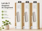 trois paquets de papier toilette posés sur une table, à côté d'une plante en pot