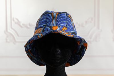 an image of a woman ' s hat on a mannequin head
