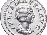 gros plan d'une pièce de monnaie sur laquelle figure une tête de femme