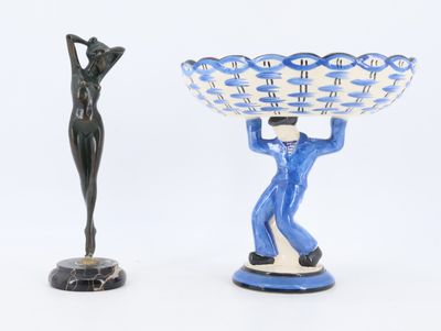 deux figurines placées l'une à côté de l'autre