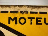 a yellow and black sign that says motetu