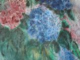 une peinture sur le mur d'un immeuble, représentant des fleurs