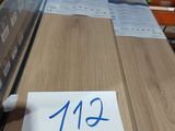 une grande quantité de bois en vente au magasin