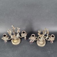 Paire de girandoles en métal argenté à deux lumières et pamp… (photo 2)