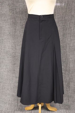 YOHJI YAMAMOTO. Jupe longue en gabardine de laine noir. Taille : ...