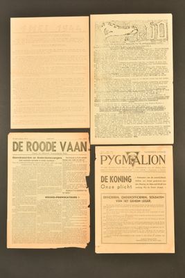 trois feuilles de papier sur lesquelles figurent les photos d'un homme et d'une femme