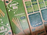 trois boîtes de pâtes « Green Life » posées sur une table