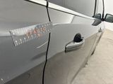 a sticker on the door of a car that says vauto