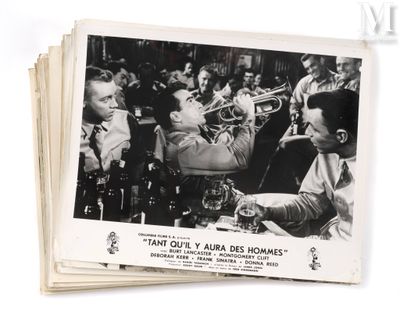 plusieurs vieilles photos en noir et blanc montrant des hommes jouant de la trompette dans un bar