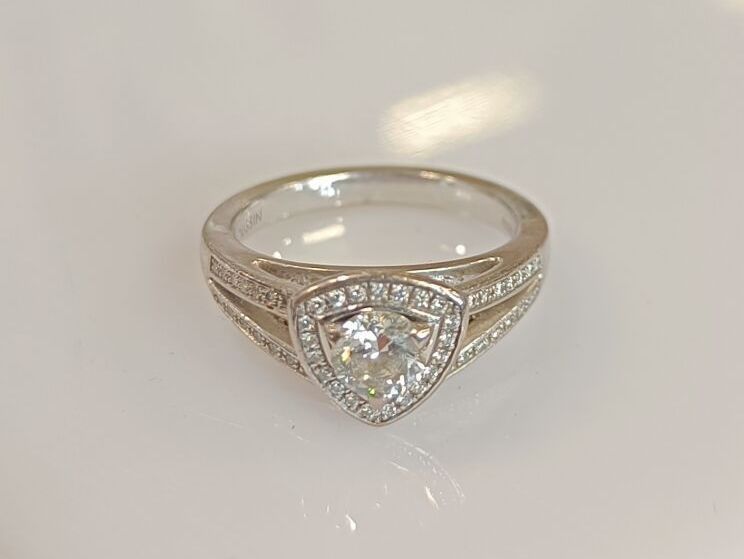 Bijoux & Pierres Précieuses