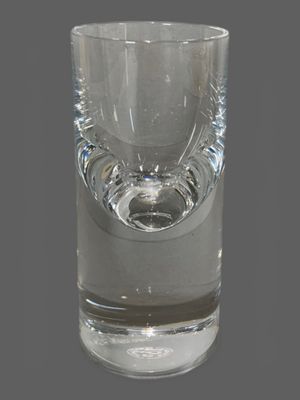 BACCARAT Verre à alcool en cristal.