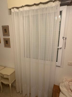 Paire de voilage sur raille (répartie dans deux chambres)