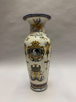 Gien, Manufacture de, Grand vase en faïence à décor Renaissa…