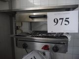 une photo d'une cuisinière dans une cuisine, avec une étiquette indiquant le prix