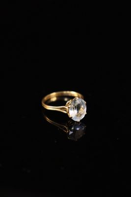 Bague en or jaune 18 K (750) sertie d'une aigue-marine de ta…