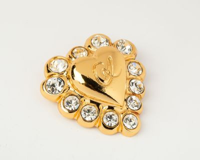 broche en forme de cœur plaquée or, ornée de pierres en cristal transparent