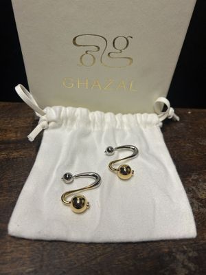 Lot de 14 paires de boucles d'oreille de marque GHAZAL - Col…