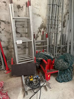 many different types of ladders in a room