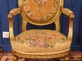 a chair that is sitting on a rug on the floor