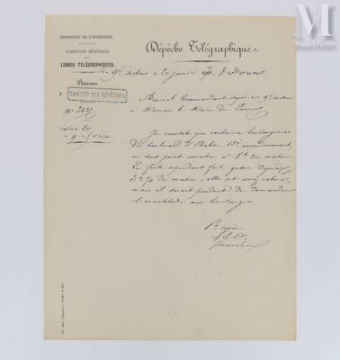 gros plan d'une feuille de papier sur laquelle on peut lire une écriture manuscrite