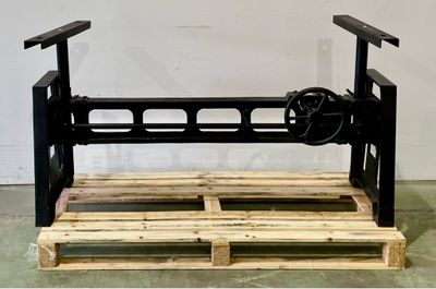 a picture of a wooden pallet with a machine on it