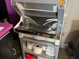 une machine qui se trouve dans le coin d'une pièce