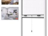 un gros plan sur un tableau blanc fixé à un poteau, sur lequel figurent des images de cuisine