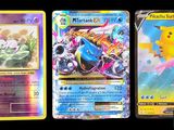 Trois cartes Pokémon différentes sont représentées sur un fond noir.