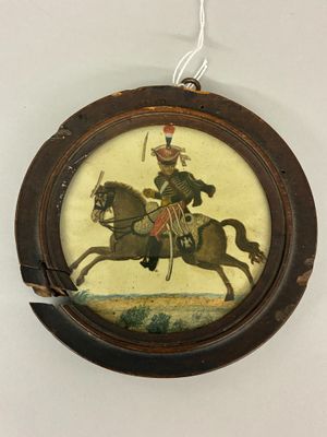 une photo d'une photo d'un homme sur un cheval