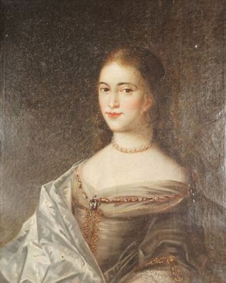 portrait d'une dame vêtue d'une robe argentée et d'un châle blanc