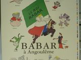une affiche représentant un livre orné d'illustrations d'animaux