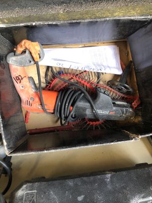une boîte contenant tout un tas d'outils