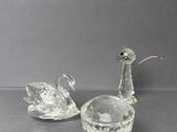 paire de salières et poivrières en cristal en forme de cygnes