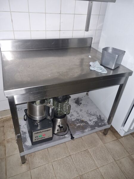 Table inox