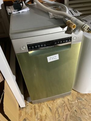 une image représentant un lave-vaisselle et un chauffe-eau