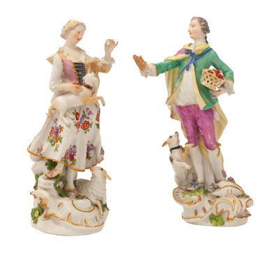 deux figurines d'un homme et d'une femme avec un chien