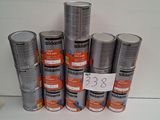 plusieurs pots de peinture posés sur un comptoir, avec une étiquette de prix