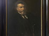 un tableau représentant un homme en costume noir et cravate
