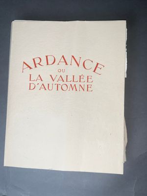 une image représentant un livre sur lequel figure une inscription en rouge