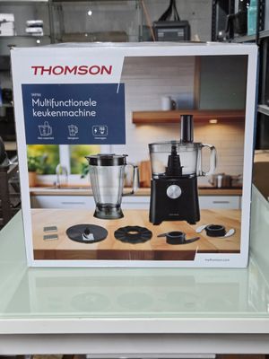 une boîte sur laquelle est représenté un mixeur, posée sur une table